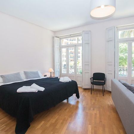 Bet Apartments - Canovas Rooms บาเลนเซีย ภายนอก รูปภาพ